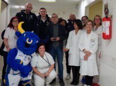 Reale Mutua Basket Torino all’Ospedale Regina Margherita per un incontro di sorrisi e condivisione nel periodo natalizio