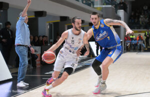 Serie B Nazionale Girone B: la Pielle vince a Fabriano e rimane da sola in vetta alla classifica. In coda colpaccio Loreto Pesaro