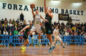 Dinamo Brindisi, che derby. Monopoli ko 80-73 in un PalaZumbo infuocato