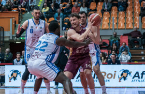 Serie A2: Pesaro ancora sola in testa, a Scafati il big match con Brindisi, torna a sorridere la Libertas Livorno. Harrison ne mette 39