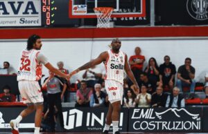 Benedetto XIV Cento: Stacy Davis IV vestirà ancora la maglia biancorossa